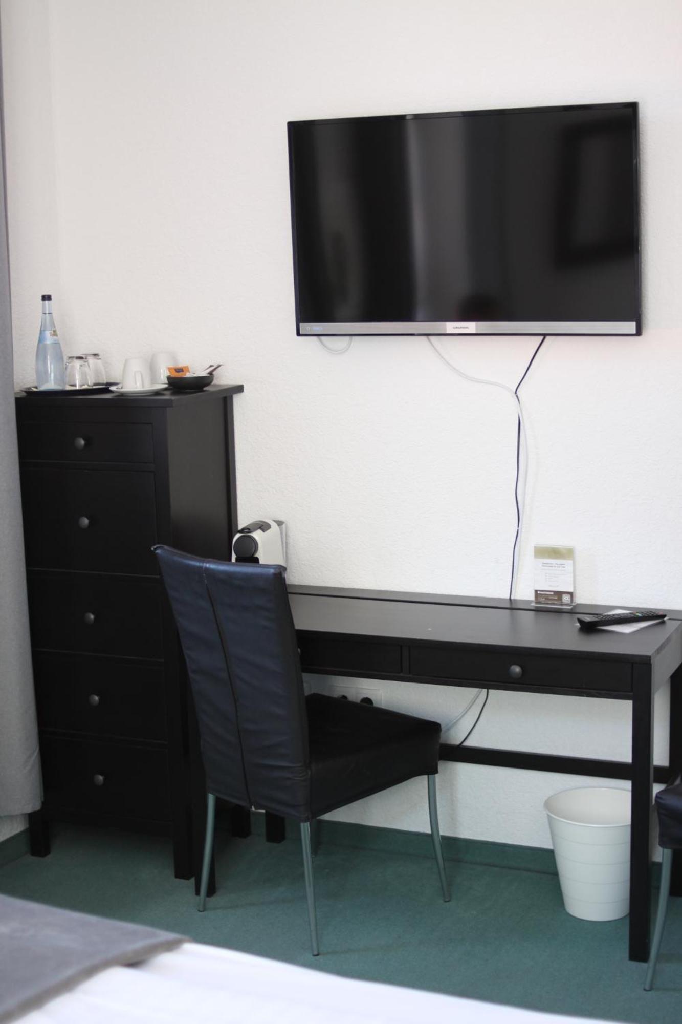 Hotel Restaurant Erbprinz Walldorf ภายนอก รูปภาพ