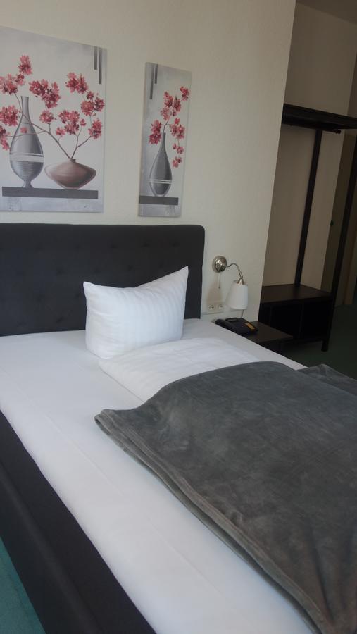 Hotel Restaurant Erbprinz Walldorf ภายนอก รูปภาพ